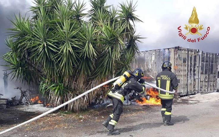 I vigili del fuoco in azione a Roma