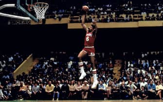 BOSTON, MA - APRIL 29: Julius Erving #6 of the Philadelphia 76ers dunks the ball against the Boston Celtics during Game 5 of the Eastern Conference Finals on April 29, 1981 at the Boston Garden in Boston, Massachusetts. NOTE TO USER: User expressly acknowledges and agrees that, by downloading and/or using this photograph, user is consenting to the terms and conditions of the Getty Images License Agreement. Mandatory Copyright Notice: Copyright 1981 NBAE (Photo by Jim Cummins/NBAE via Getty Images)