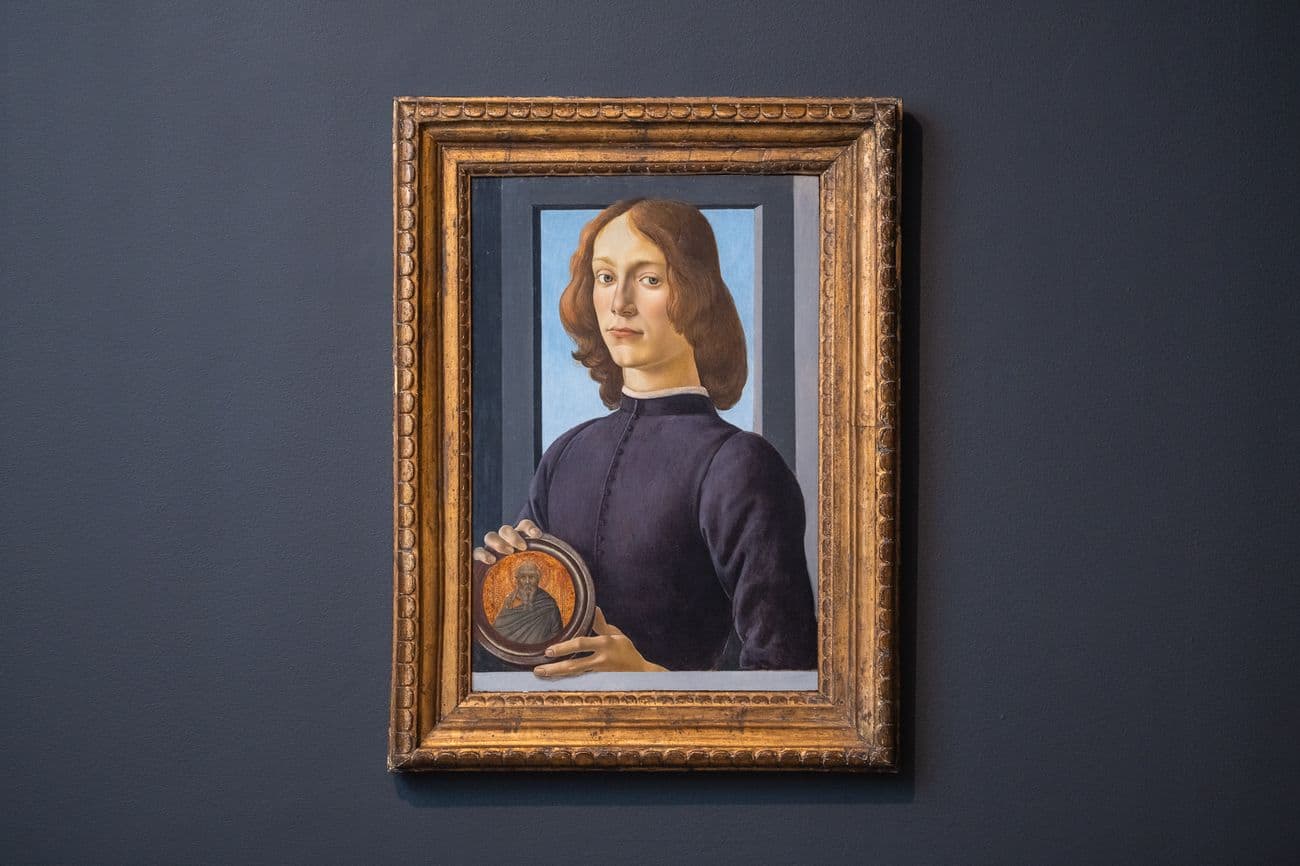 Sandro-Botticelli-Young-Man-Holding-a-Roundel.-Courtesy-Sothebys.jpg