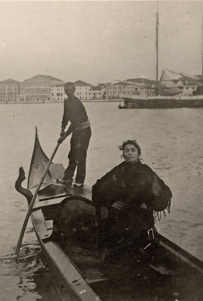 1.Eleonora_Duse_in_gondola.jpg