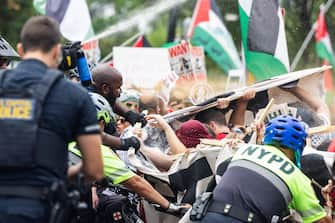 epa11494572 US Capitol police (L), alongside members of the NYPD, pepper spray protesters who gathered against the Israeli operations in Gaza and US weapons sales to Israel outside the US Capitol before Israeli Prime Minister Benjamin Netanyahu delivers an address to a joint session of Congress in Washington, DC, USA, 24 July 2024. Netanyahu's address to a joint meeting of the US Congress comes amid a close 2024 US presidential election cycle. Thousands of pro-Palestinian protesters were expected to gather near the US Capitol when Netanyahu becomes the first leader to address the US Congress four times.  EPA/JIM LO SCALZO