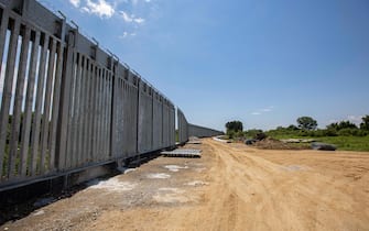 Il muro costruito dalla Grecia al confine con la Turchia
