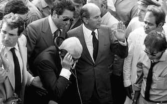 La tragedia di Vermicino: Sandro Pertini accanto al pozzo nel quale era caduto Alfredino Rampi