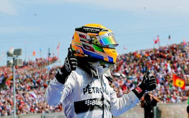 Passa qualche gara e arriva... la prima vittoria con Mercedes
