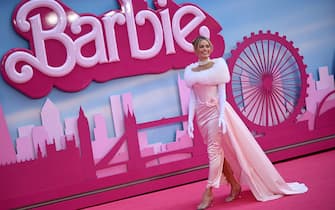 Australian actress Margot Robbie poses on the pink carpet upon arrival for the European premiere of "Barbie" in central London on July 12, 2023. (Photo by JUSTIN TALLIS / AFP)