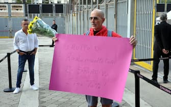 Persone allo stadio Barbera di Palermo per la camera ardente di Totò Schillaci Palermo.Morto Toto' Schillaci,la camera ardente allo stadio Renzo Barbera. Ph.Alessandro Fucarini. (Palermo - 2024-09-19, A.Fucarini) p.s. la foto e' utilizzabile nel rispetto del contesto in cui e' stata scattata, e senza intento diffamatorio del decoro delle persone rappresentate