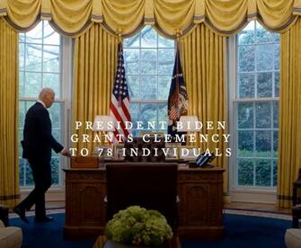 Joe Biden concede la grazia a tre persone e commuta la pena ad altre 75, esercitando per la prima volta da quando ha assunto l'incarico tale potere