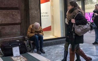 Foto Carlo Cozzoli - LaPresse
02-02-2019 Milano ( Italia )
Cronaca 
Servizio clochard. Un senzatetto in Corso Vittorio Emanuele II.