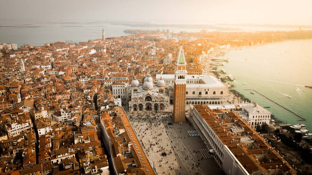 Photo_by_canmandawe_on_Unsplash_.jpg