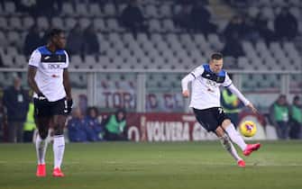 Josip Ilicic of Atalanta scores from inside his own half to give the side a 4-0 lead during the Serie A match at Stadio Grande Torino, Turin. Picture date: 25th January 2020. Picture credit should read: Jonathan Moscrop/Sportimage via PA Images