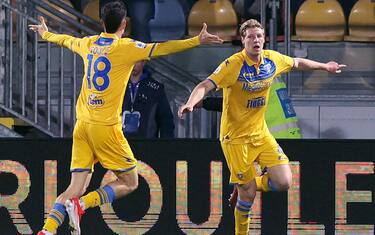 Marco Brescianini of Frosinone celebrates with Matias Soule' after scoring 2-0 goal during the Serie A soccer match between Frosinone Calcio and US Salernitana at Benito Stirpe stadium in Frosinone, Italy, 26 April 2024. ANSA/FEDERICO PROIETTI