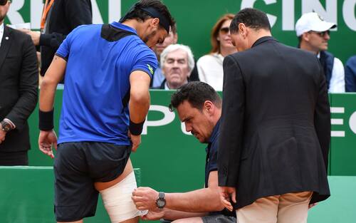 Italy's Fabio Fognini receives treatment from a trainer between games against Serbia's Dusan Lajovic during the final tennis match of the Monte-Carlo ATP Masters Series tournament in Monaco on April 21, 2019. (Photo by Yann COATSALIOU / AFP)        (Photo credit should read YANN COATSALIOU/AFP via Getty Images)