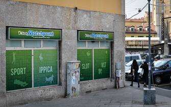 Corso Manusardi, Sisal Matchpoint, rapinato sabato sera in pieno orario movida