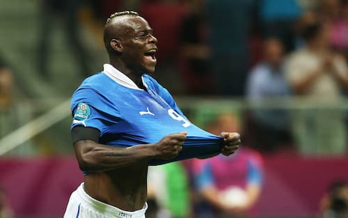  Italian forward Mario Balotelli celebrates after scoring the 1-0 lead during the semi final match of the UEFA EURO 2012 between Germany and Italy in Warsaw, Poland, 28 June 2012.    ANSA/OLIVER WEIKEN UEFA Terms and Conditions apply http://www.epa.eu/downloads/UEFA-EURO2012-TCS.pdf