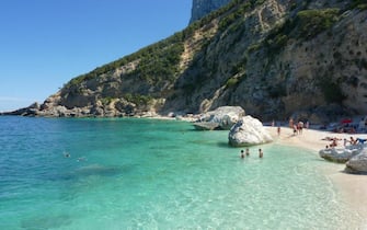 Cala Mariolu a Baunei, in una foto d'archivio. ANSA/ ANDREA FRIGO