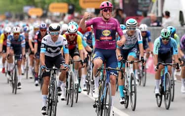 epa12091646 Danish rider Mads Pedersen (C) of team Lidl - Trek wins the third stage of the Giro d'Italia cycling tour over 160km from Vlore to Vlore, Albania, 11 May 2025.  EPA/GEORGI LICOVSKI