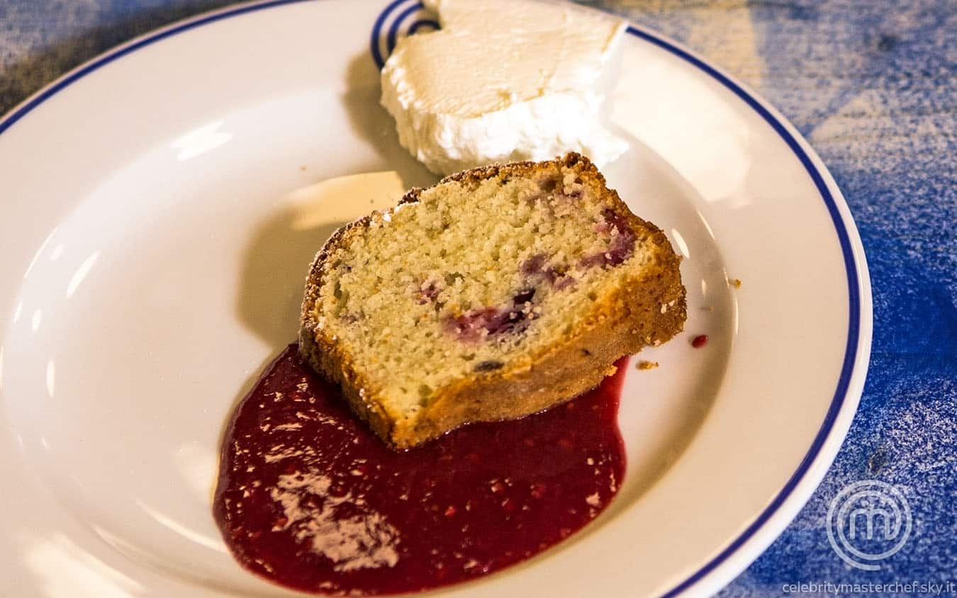 Ciambellone ai frutti di bosco di Anna Tatangelo