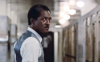 USA. Gilbert R. Hill  in a scene from the ©Paramount Pictures movie: Beverly Hills Cop (1984).
Plot: A freewheeling Detroit cop - Axel Foley , pursuing a murder investigation finds himself dealing with the very different culture of Beverly Hills. 
Ref:  LMK110-J6744-170820
Supplied by LMKMEDIA. Editorial Only.
Landmark Media is not the copyright owner of these Film or TV stills but provides a service only for recognised Media outlets. pictures@lmkmedia.com