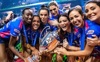 18-05-2019 GER: CEV CL Super Finals Igor Gorgonzola Novara - Imoco Volley Conegliano, BerlinIgor Gorgonzola Novara take women's title! Novara win 3-1 / (L-R) Paola Ogechi Egonu #18 of Igor Gorgonzola Novara, Celeste Plak #4 of Igor Gorgonzola Novara, Erblira Bici #13 of Igor Gorgonzola Novara, Francesca Piccinini #12 of Igor Gorgonzola Novara, Stefania Sansonna #11 of Igor Gorgonzola Novara, Letizia Camera #3 of Igor Gorgonzola Novara, Paula Yamila Nizetich #5 of Igor Gorgonzola Novara
FOTO RUBIN / HOOGENDOORN
***ITALY ONLY***