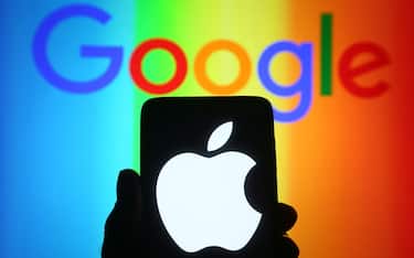 UKRAINE - 2023/10/14: In this photo illustration, an Apple logo is seen on a smartphone and Google logo on a pc screen. (Photo Illustration by Pavlo Gonchar/SOPA Images/LightRocket via Getty Images)