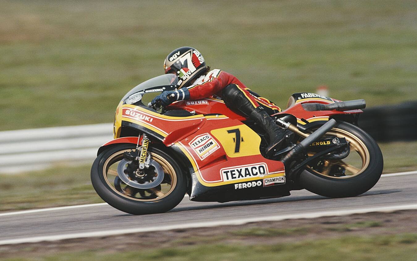  Barry Sheene, primo al traguardo in Svezia nella classe 500