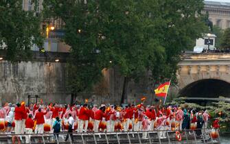 epa11497635 Atheltes from Spain wave their flags during the Opening Ceremony of the Paris 2024 Olympic Games, in Paris, France, 26 July 2024.  EPA/MOHAMMED BADRA