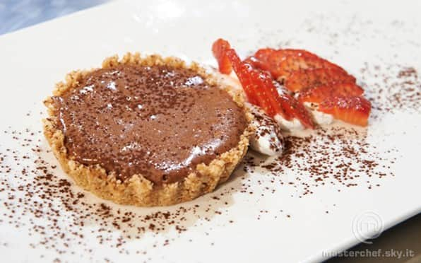 Crostata di cantucci con mousse di cioccolato