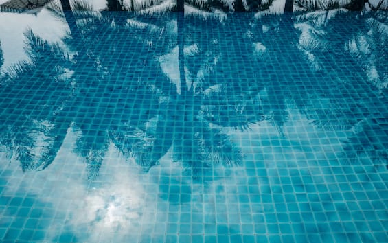 Cade nella piscina del parco acquatico, grave bimbo di 4 anni nel Bresciano Cade nella piscina del parco acquatico, grave bimbo di 4 anni nel Bresciano
