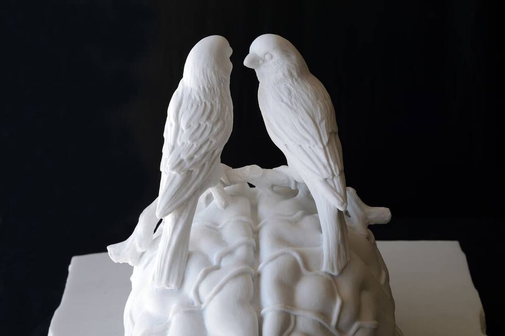 Jan Fabre,  Sharing secrets about the neurons, 2024, Carrara marble. Ph. Pierluigi Di Pietro