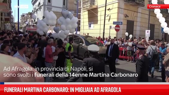 funerali martina carbonaro in migliaia ad afragola