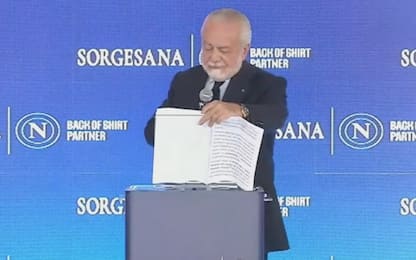 Vent'anni di presidenza, De Laurentiis si commuove