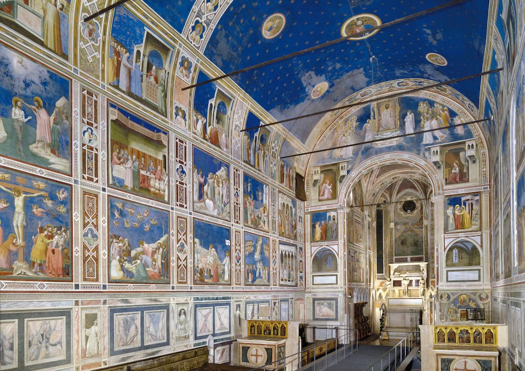 Cappella_degli_Scrovegni_interno_veduta_verso_il_presbiterio.jpeg