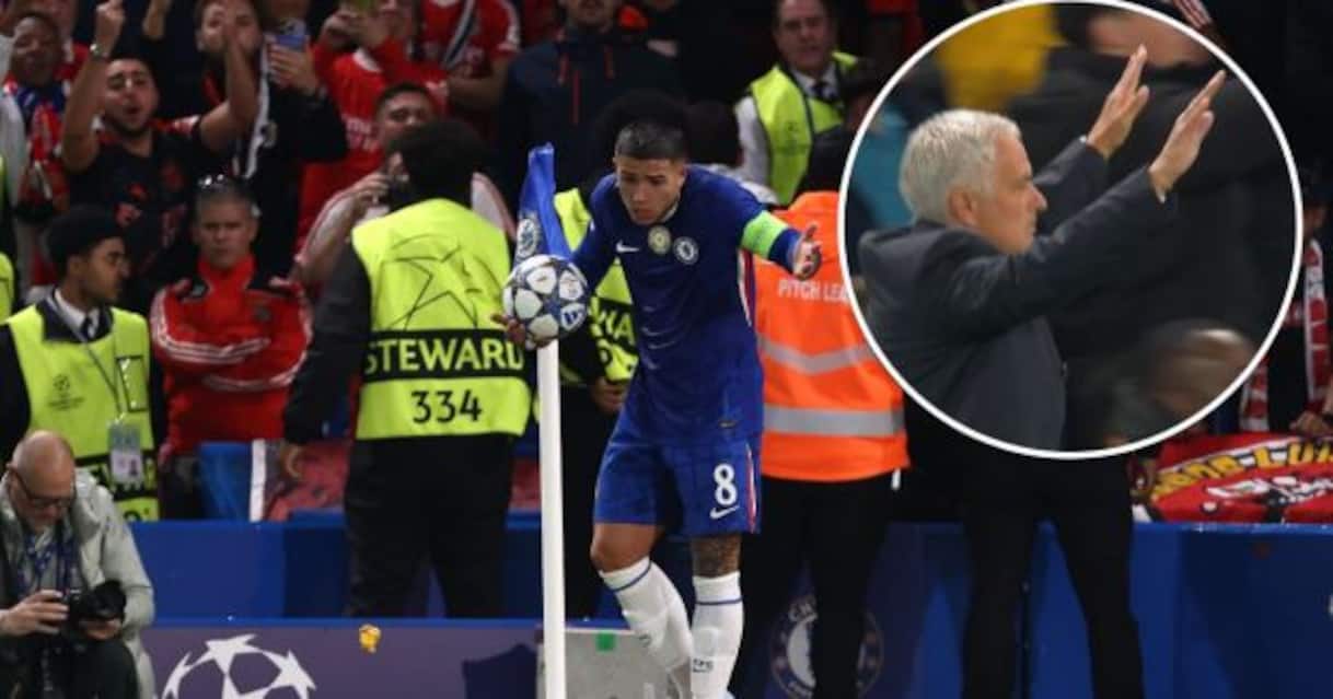 https://static.sky.it/editorialimages/c3cb6e8e66cf2da359bb7bec51d94c162a282edf/skysport/it/calcio/champions-league/video/2025/09/30/mourinho-enzo-fernandez-benfica-lancio-oggetti-video-1039923/ipa_enzo_fernandez_mourinho_benfica_chlesea_og.jpg?im=Resize,width=1218