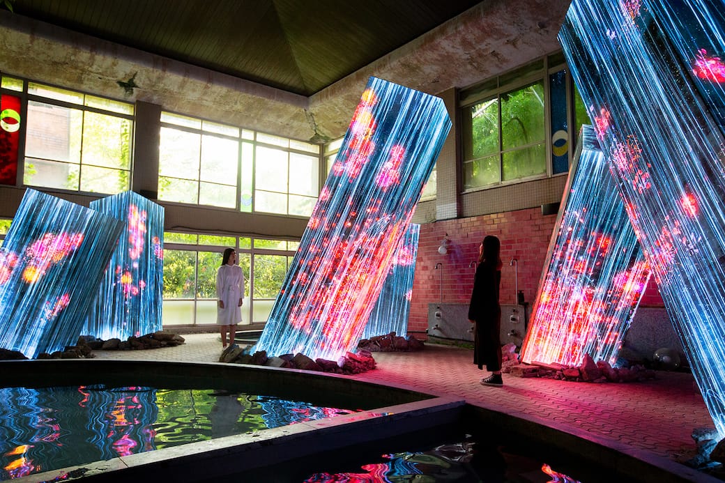 teamLab_Megaliths_in_the_Bath_House_Ruins_©_teamLab.jpg