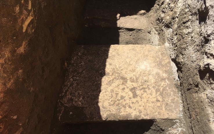 Le lastre riportate alla luce