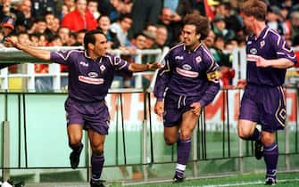 PARMA, 5 APR - PARMA-FIORENTINA 1-2. Edmundo (sin) esulta festeggiato da Batistuta (centro) e Schwarz, dopo il gol dell'1-0 per la Fiorentina.
                    GIORGIO BENVENUTI    /   ANSA