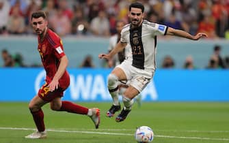 epa10333274 Aymeric Laporte (L) of Spain in action against Ilkay Guendogan (R) of Germany during the FIFA World Cup 2022 group E soccer match between Spain and Germany at Al Bayt Stadium in Al Khor, Qatar, 27 November 2022.  EPA/Friedemann Vogel