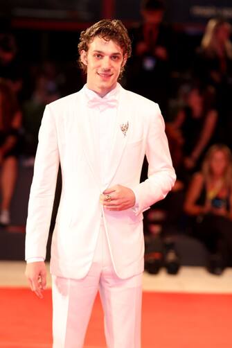 VENICE, ITALY - SEPTEMBER 08: Nicolas Maupas attends the "SiccitÃ " red carpet at the 79th Venice International Film Festival on September 08, 2022 in Venice, Italy. (Photo by Franco Origlia/Getty Images)