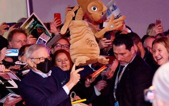 73rd Berlinale. Berlin International Film Festival. Premiere with Steven SPIELBERG Golden Bear Award for Life Achievement Career Steven Spielberg ©Thomas Bohlen / Starface #index peluche ET E.T.    288868 2023-02-21  Berlin Allemagne   Spielberg, Steven