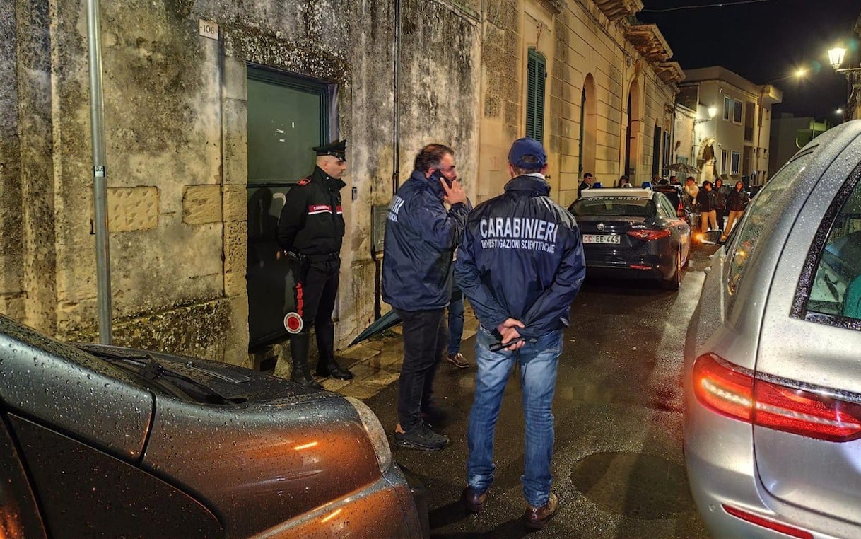 bimbo di 8 anni trovato morto in casa corpo della madre recuperato in mare cosa sappiamo