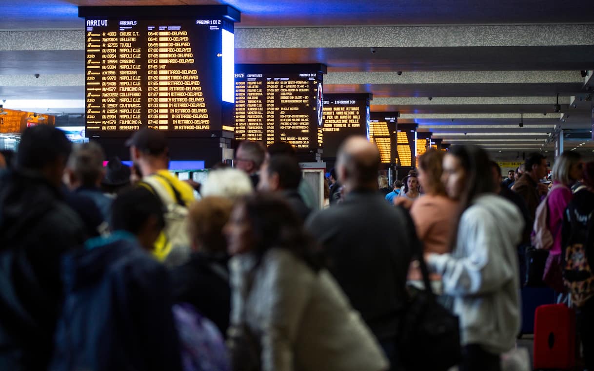 Treni, caos alla stazione di Roma Termini: ritardi fino a sei ore