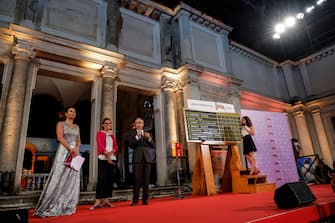 Geppi Gucciari (s) durante la serata finale della LXXVI edizione del Premio Strega, Roma, 7 Luglio 2022. ANSA/GIUSEPPE LAMI
