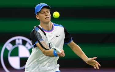 epa11217680 Jannik Sinner of Italy in action against Ben Shelton of the US during the BNP Paribas Open in Indian Wells, California, USA, 12 March 2024.  EPA/JOHN G. MABANGLO