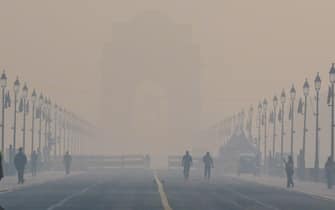 NEW DELHI, INDIA – DECEMBER 18:  A view of Kartvya Path near India Gate reveals heavy smog on a cold morning as air pollution levels rise on  December 18, 2023 in New Delhi, India. (Photo by Raj K Raj/Hindustan Times via Getty Images)