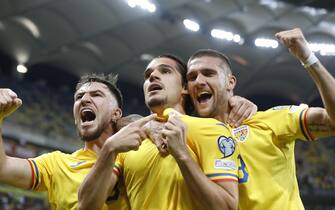 epa10920892 Romania's Ianis Hagi (C), tohether with Romania's Deian Sorescu (L) and Romania's Darius Olaru (R), celebrates after scoring for the 2-0 goal during the UEFA EURO 2024 group I qualification round match between Romania and Andorra in Bucharest, Romania, 15 October 2023.  EPA/ROBERT GHEMENT