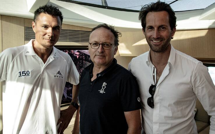 Ben Ainslie con i rappresentanti di New Zealand america's cup