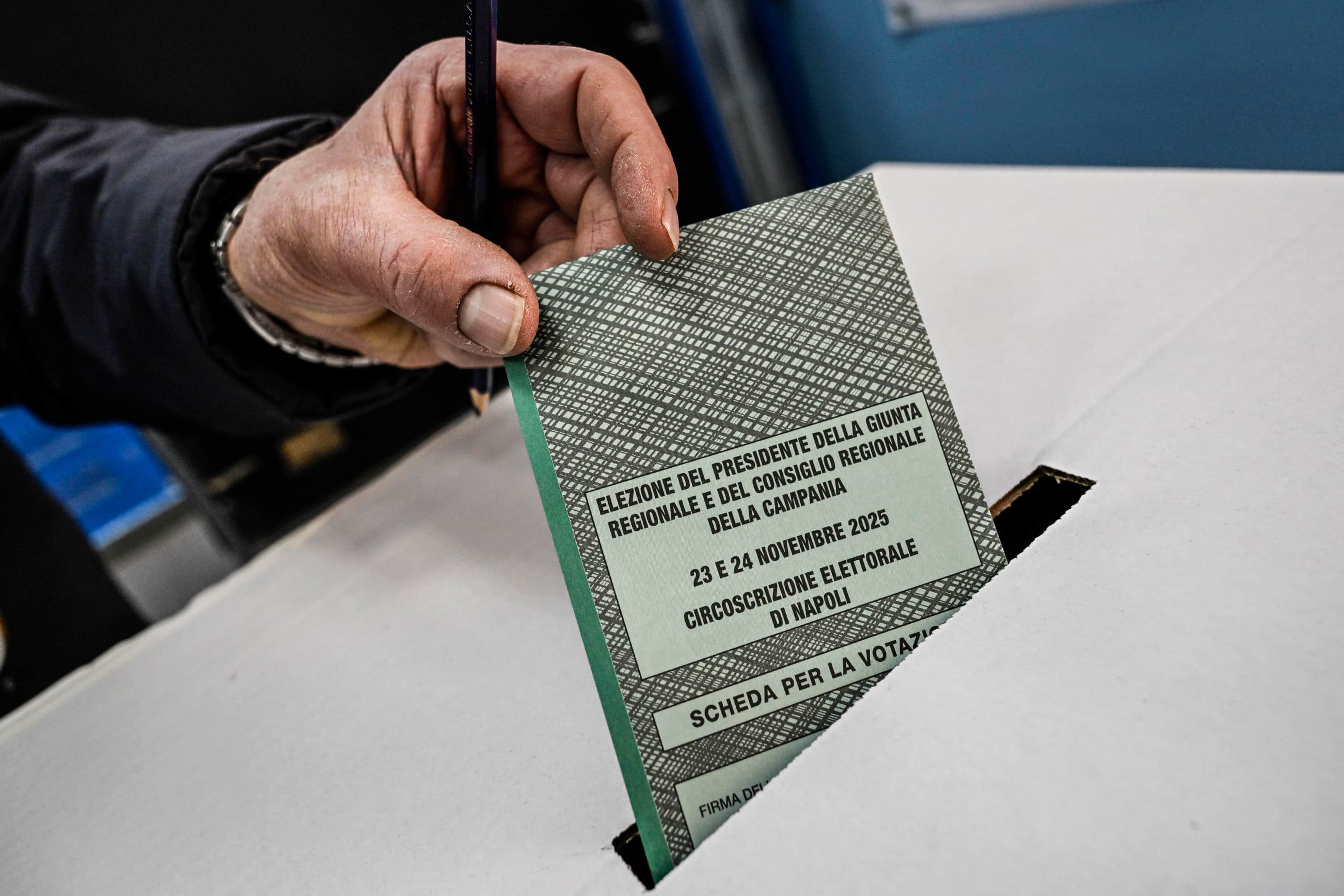 Elezioni regionali in Campania, alle 23 affluenza alle urne al 32% | Sky  TG24