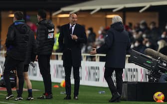 Bergamo, Italy, 13th February 2022. Massimiliano Allegri Head coach of Juventus discusses with Gian Piero Gasperini Head coach of Atalanta following a clash between Wojciech Szczesny of Juventus and Teun Koopmeiners of Atalanta during the Serie A match at Gewiss Stadium, Bergamo. Picture credit should read: Jonathan Moscrop / Sportimage via PA Images
