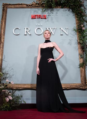 LONDON, ENGLAND - NOVEMBER 08: Elizabeth Debicki attends "The Crown" Season 5 World Premiere at Theatre Royal Drury Lane on November 08, 2022 in London, England.