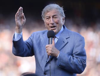 epa04435221 US singer Tony Bennett performs during the seventh inning stretch of game three of the National League Division Series between the Washington Nationals and the San Francisco Giants at AT&T Park in San Francisco, California, USA, 06 October 2014. The winner of the five-game division series will go on to the National League Championship Series.  EPA/JOHN G. MABANGLO